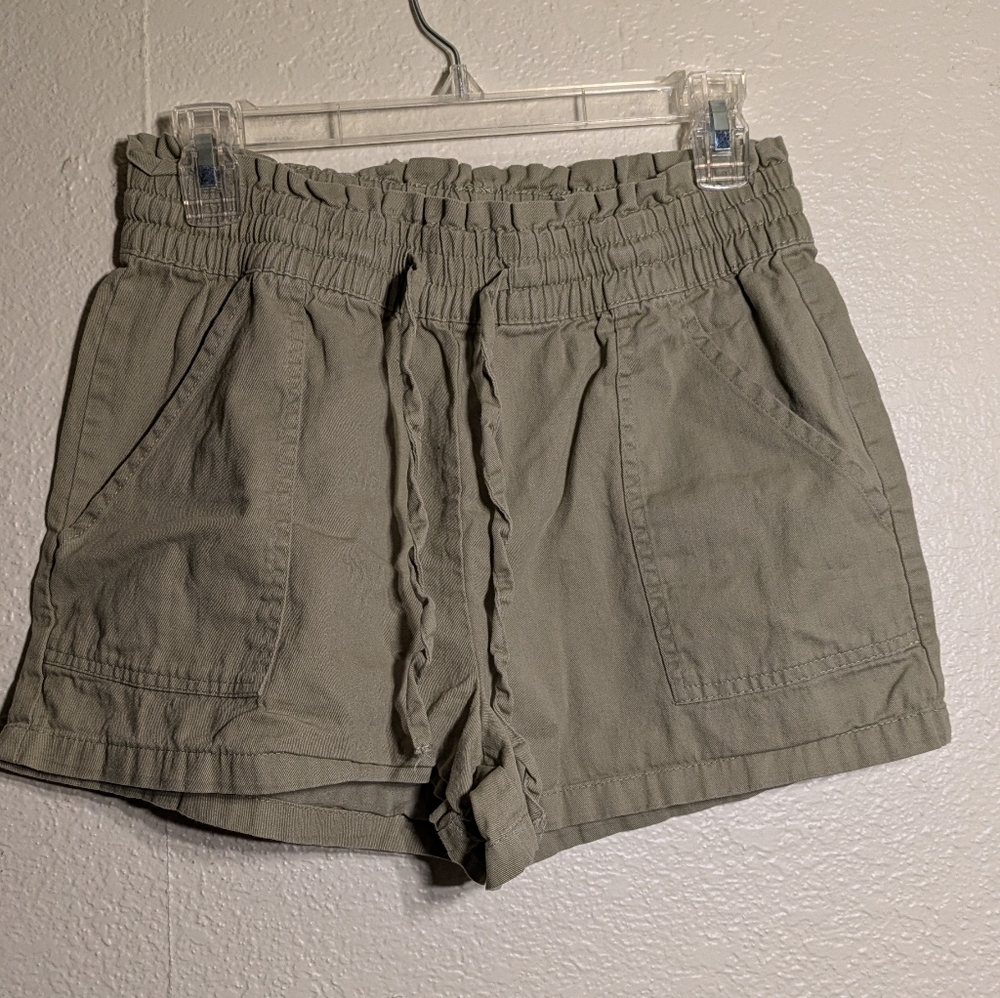 Dollhouse Women's Olive Green Shorts Size Medium - Picture 1 of 6